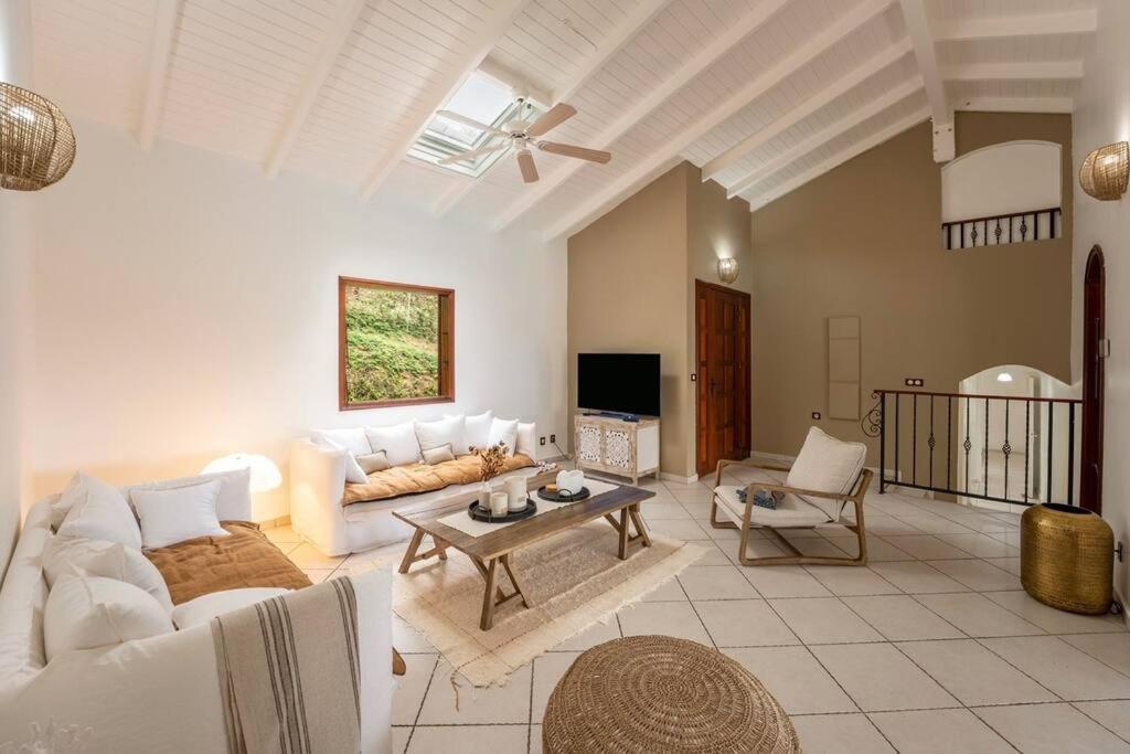 Spacieuse Villa Corossol Avec Piscine Et Jeux Exterieurs Le Gosier  Exterior foto